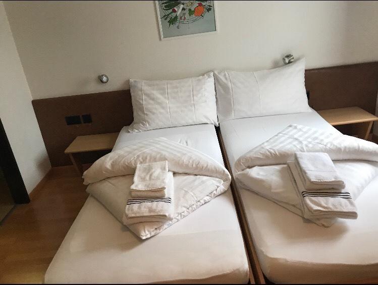 Hotel & Restaurant Stadthof Glarus Bagian luar foto