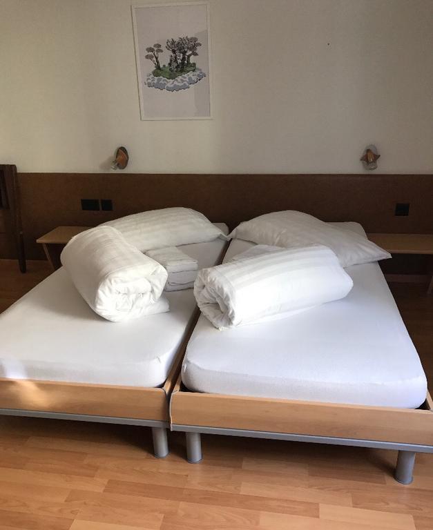 Hotel & Restaurant Stadthof Glarus Bagian luar foto