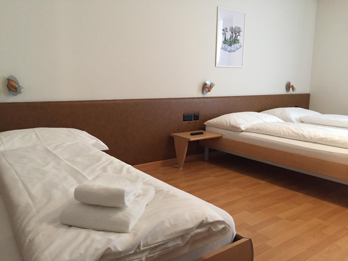Hotel & Restaurant Stadthof Glarus Bagian luar foto