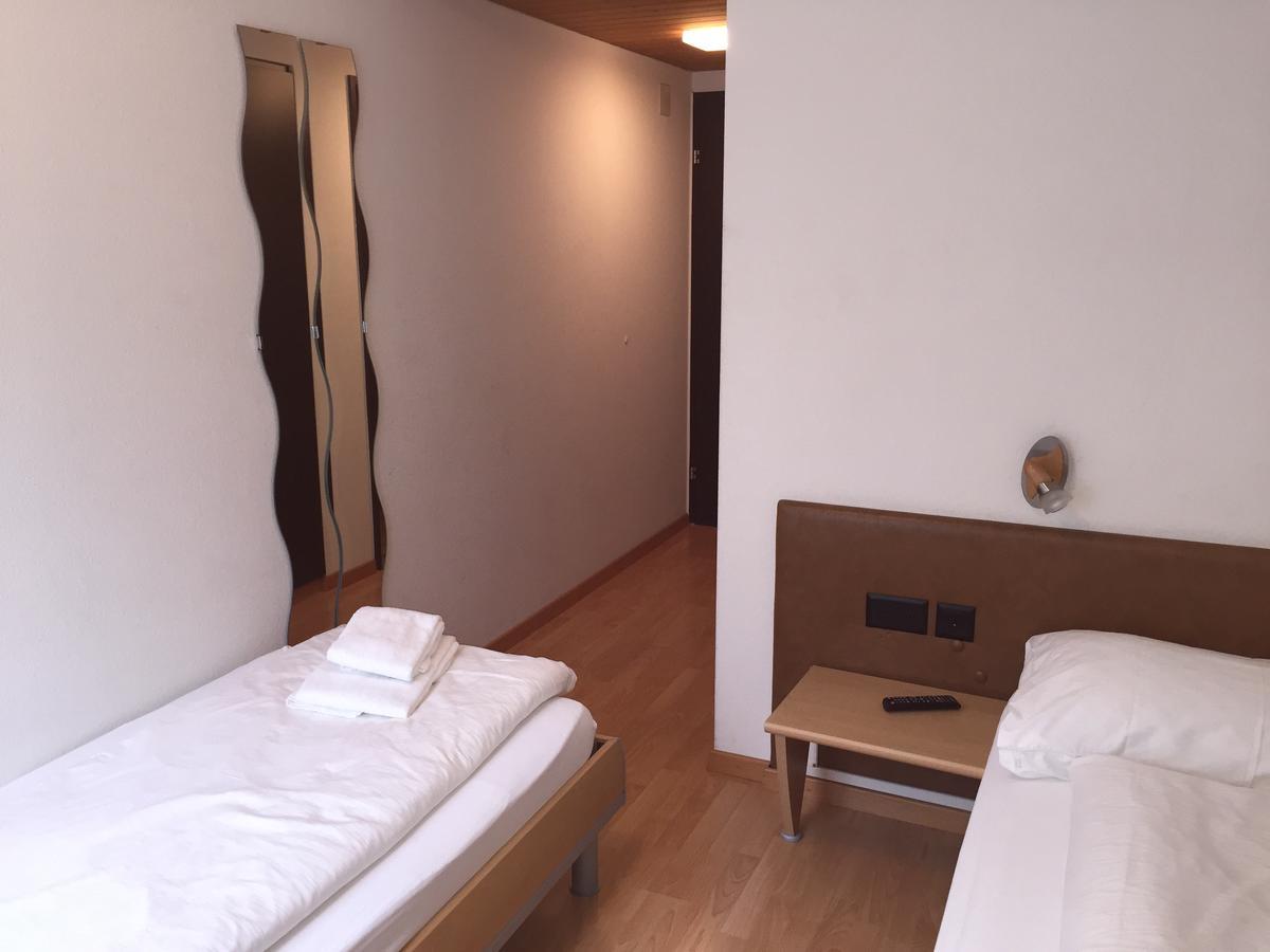 Hotel & Restaurant Stadthof Glarus Bagian luar foto