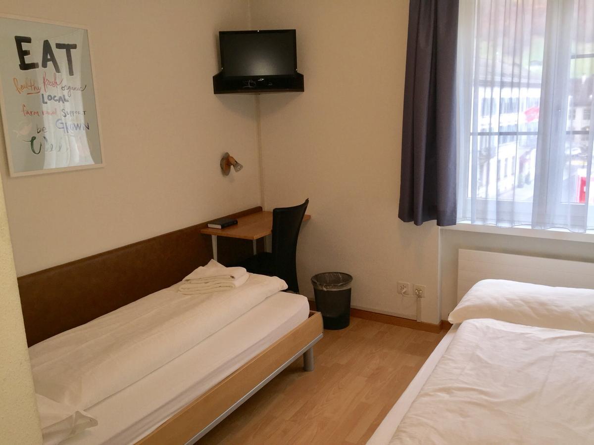 Hotel & Restaurant Stadthof Glarus Bagian luar foto