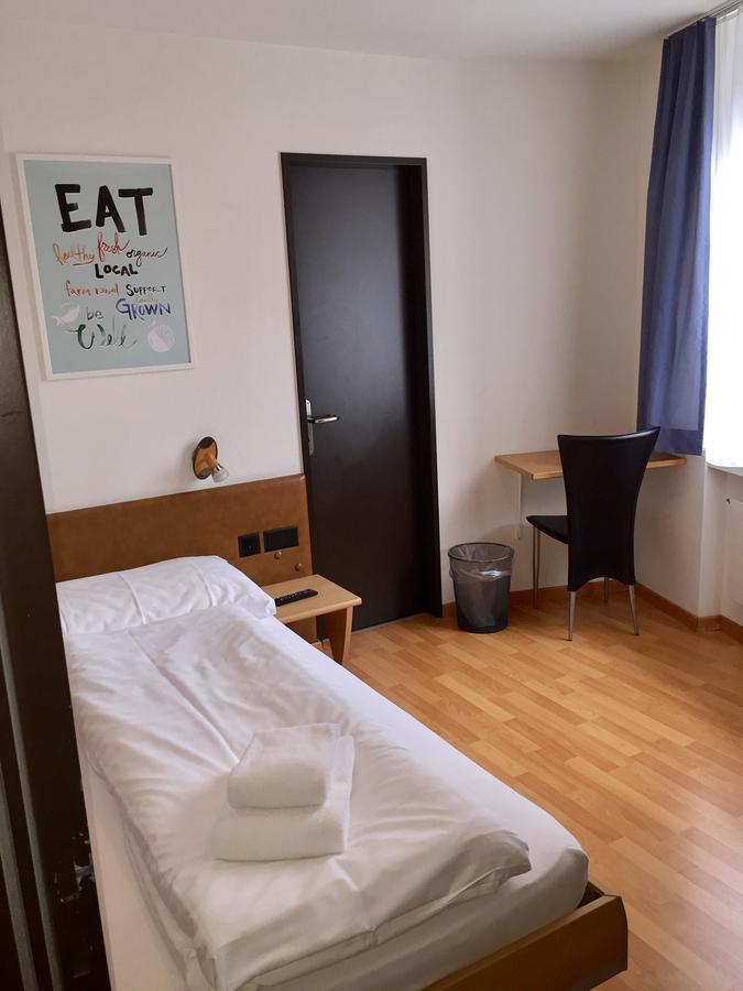 Hotel & Restaurant Stadthof Glarus Bagian luar foto