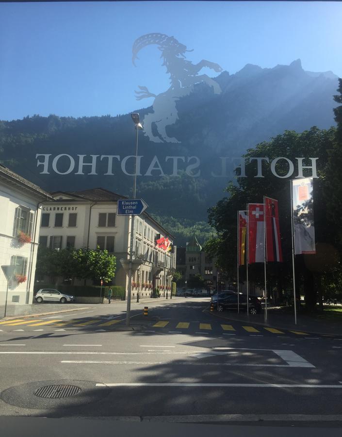 Hotel & Restaurant Stadthof Glarus Bagian luar foto