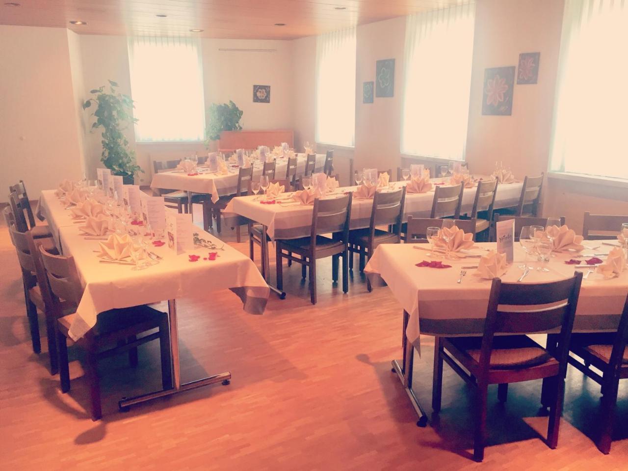 Hotel & Restaurant Stadthof Glarus Bagian luar foto