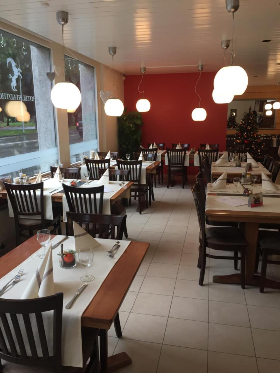 Hotel & Restaurant Stadthof Glarus Bagian luar foto